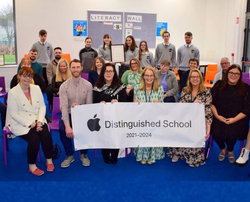 Kingswood Apple Distinguished School Banner