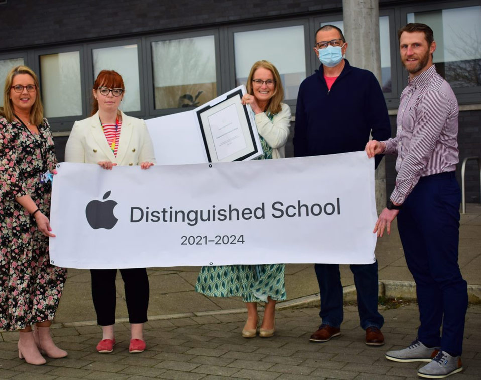 Kingswood Apple Distinguished School Photo