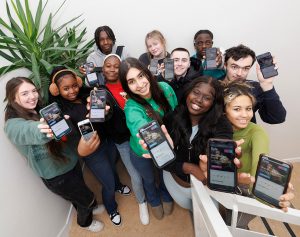 DDLETB DCFEI Students With Website On Their Phones 1